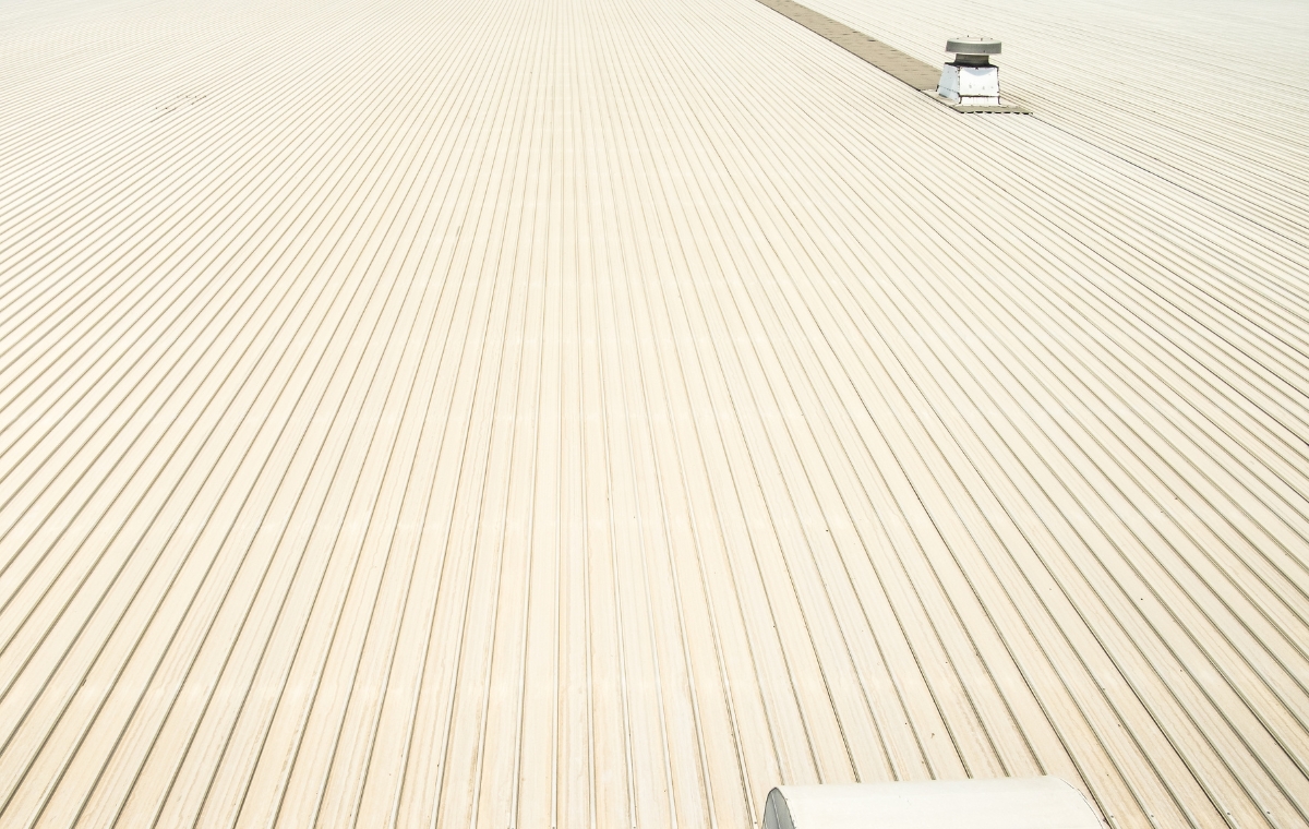 An image of a white commercial flat roof, representing the expertise of flat roofing professionals.